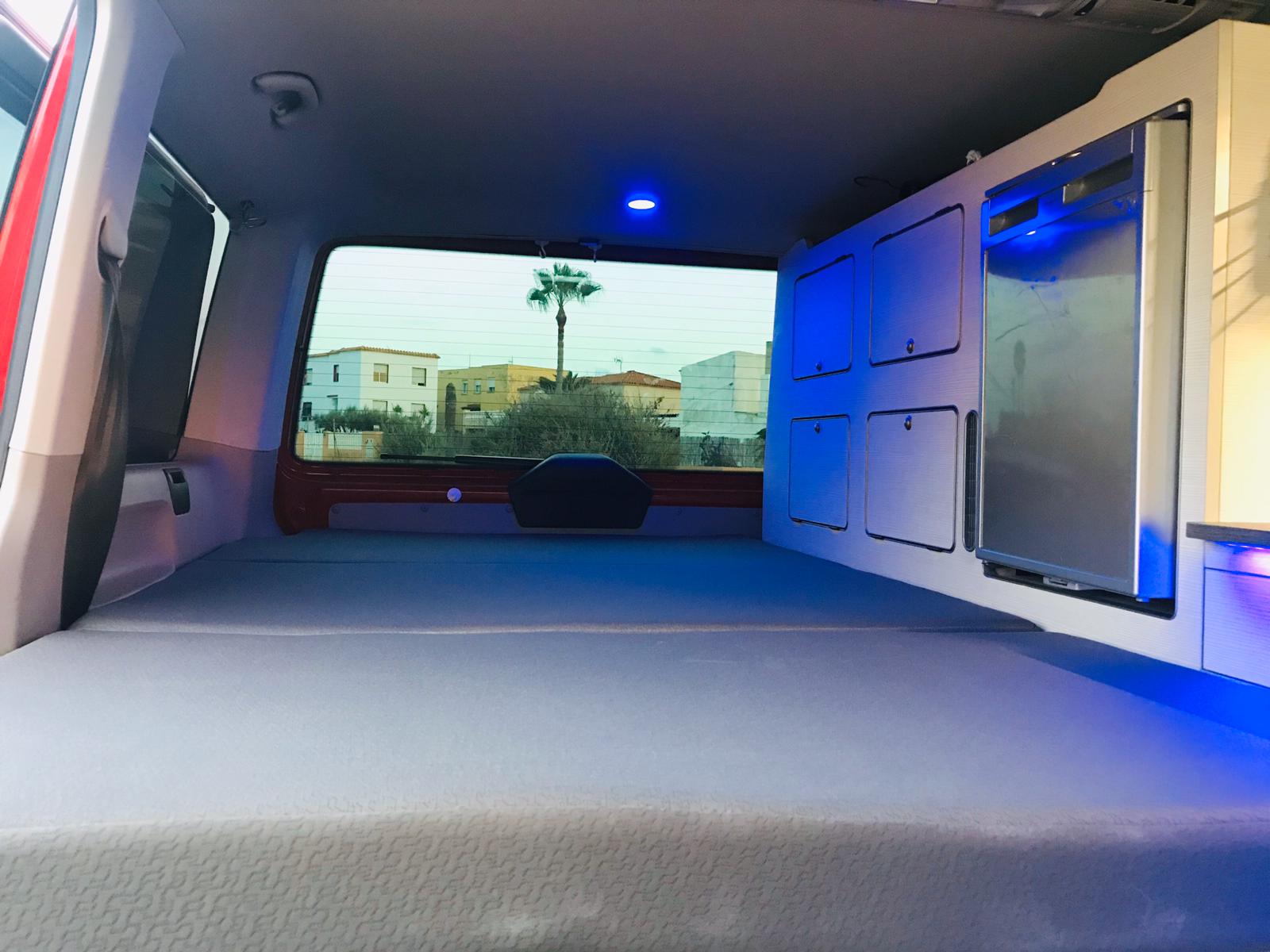 Volkswagen Caravelle - Camper Surf (De Cliente)